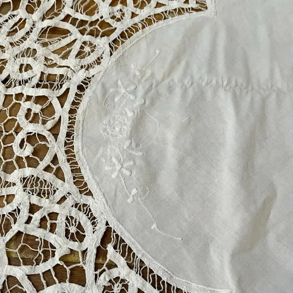 Vintage White Floral Lace Cut Out Corner Tablecloth 61